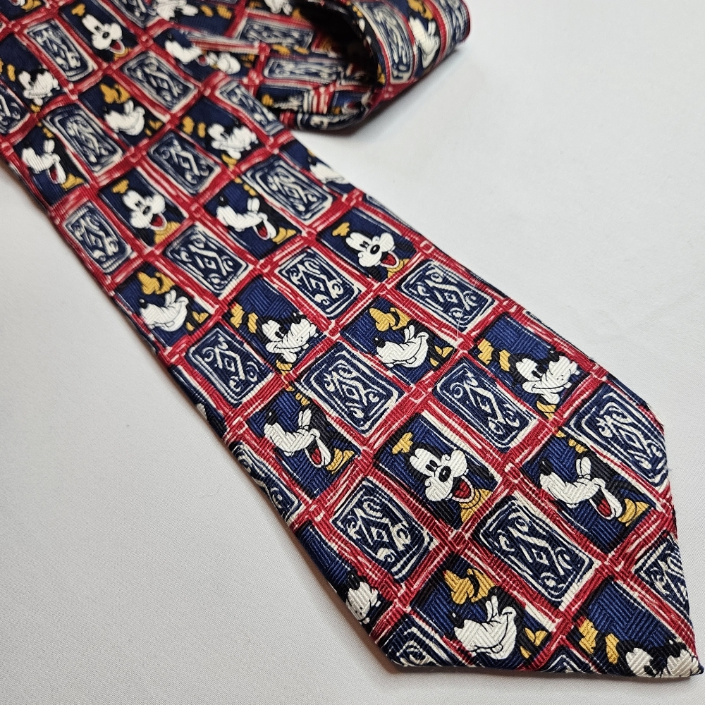 The Disney Store 100% Silk Goofy Neck Tie